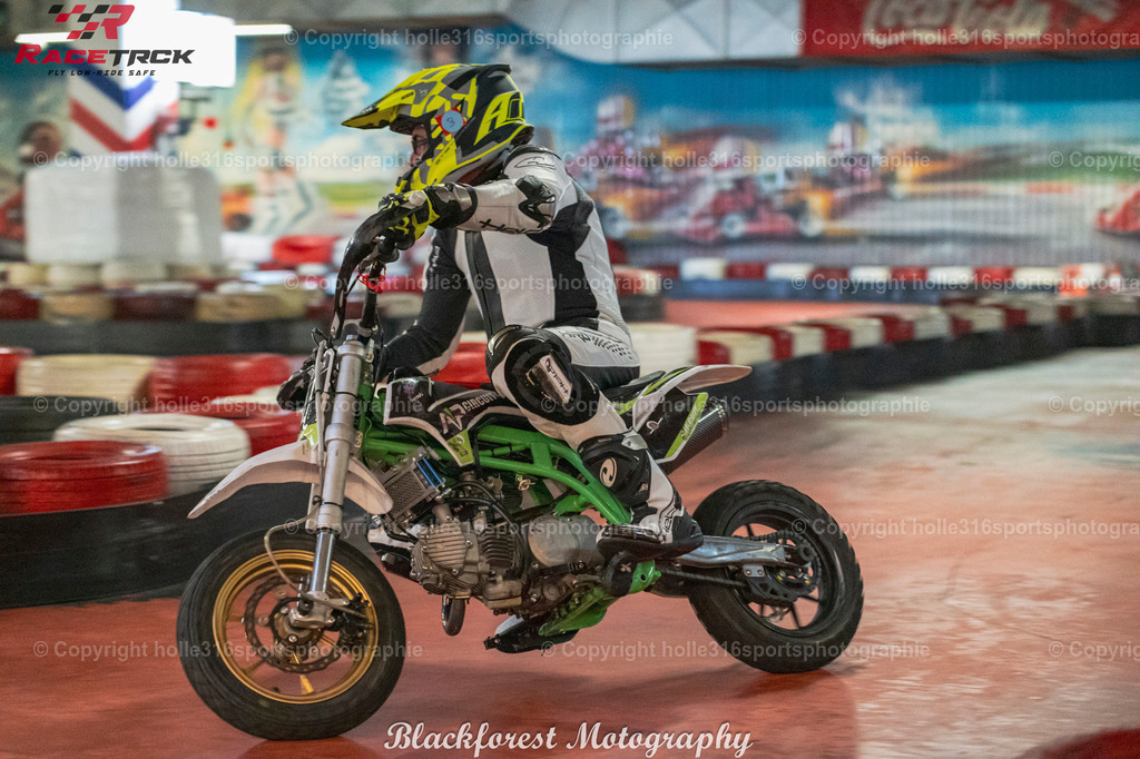 12_01racetrck.1007-2 | Sportfotografie , Motorsport, Motoross, Reitsport, Mointainbike, Enduro,
Landschaft , Outdoor, Eventfotografie, Landschaft, Bilder online bestellen - Realisiert mit Pictrs.com