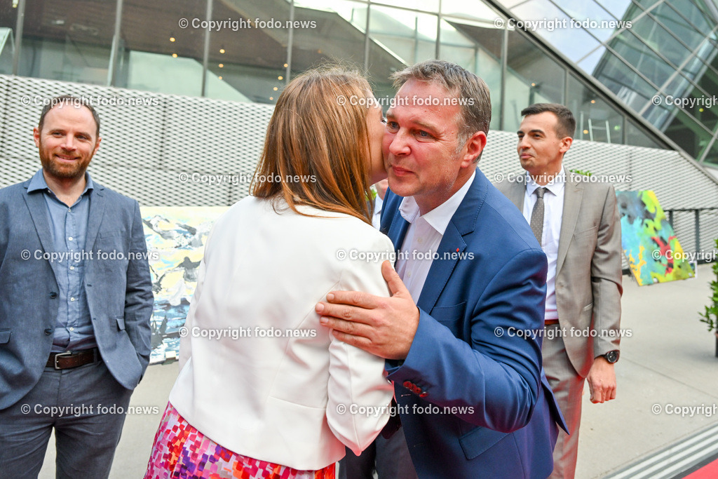 Bund Sozialdemokratischer AkademikerInnen Oberoesterreich_ rote Nacht 2023_ 06.07.2023-9 | 06.07.2023, Schloss Linz, AUT, Bund Sozialdemokratischer AkademikerInnen Oberoesterreich, rote Nacht 2023, im Bild Tina Bloechl (SP, Vize-Bgmin. der Stadt Linz), Andreas Babler (SP, Bundesparteivorsitzender)