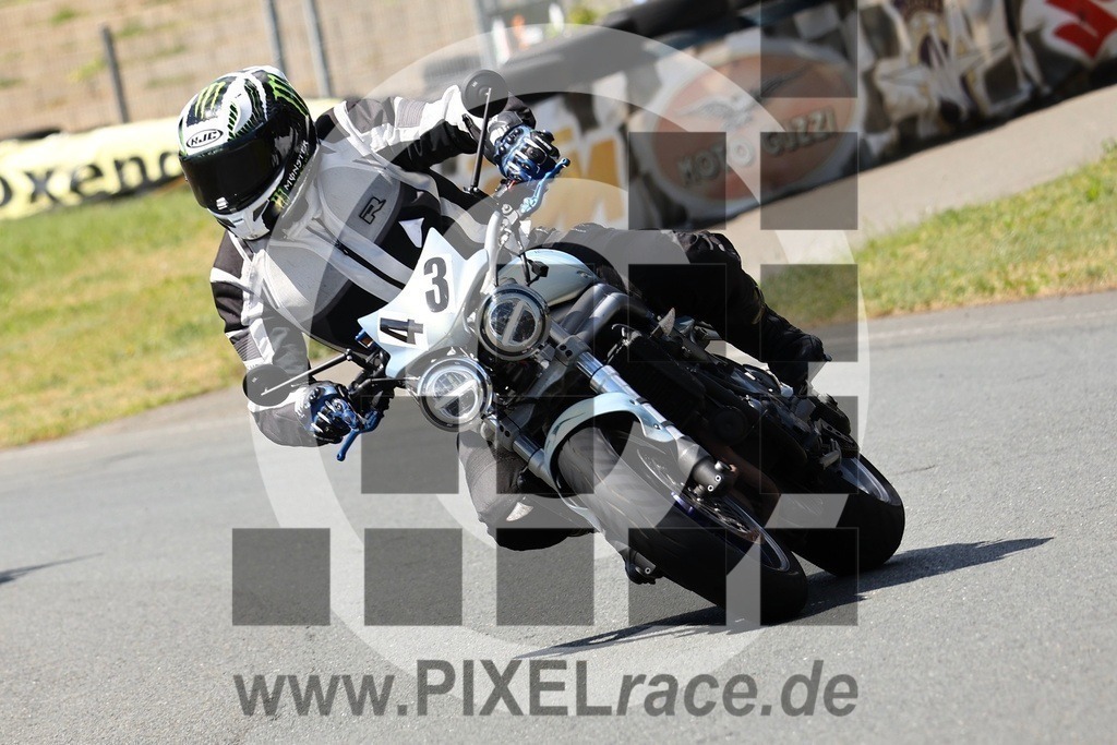 0043-PXR50766 | Schöne Erinnerungen an spannende Momente - das festzuhalten ist unser Job. PIXELrace.de ist seit 2003 auf den Rennstrecken Europas unterwegs um die Action draußen beim Fahren und die wunderbare Stimmung imm Fahrerlager für euch einzufangen.