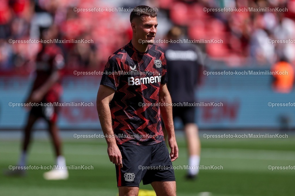B0411052503308 | 11.05.2025, Fußball, Bayer 04 Leverkusen - Borussia Dortmund, 1. Fußball Bundesliga, 33. Spieltag, BayArena, Saison 2024 2025: Patrik Schick (Bayer04 Leverkusen #14) DFB regulations prohibit any use of photographs as image sequences and or quasi-video.