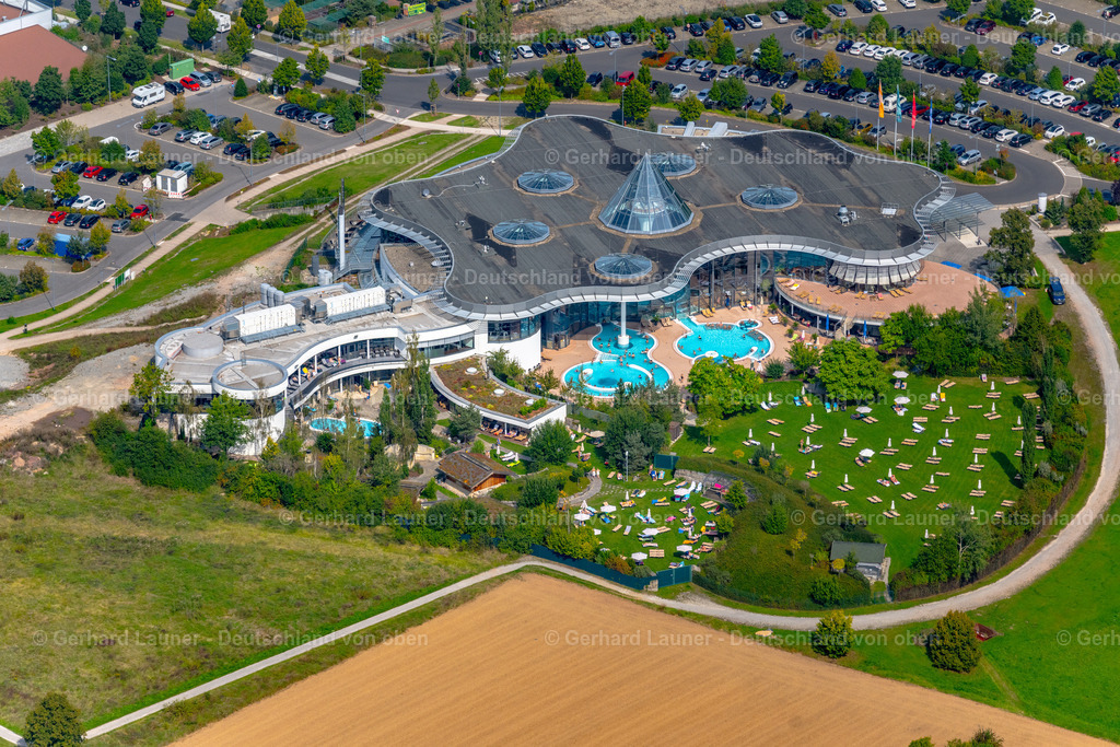 4060066 | BAD KISSINGEN 07.09.2021 Therme und Schwimmbecken am Freibad der Freizeiteinrichtung KissSalis Therme im Ortsteil Garitz in Bad Kissingen im Bundesland Bayern, Deutschland. Weiterführende Informationen bei: Behringer Beratende Ingenieure GmbH,  Kannewischer Ingenieurgesellschaft mbH,  Kersken + Kirchner GmbH Beratende Ingenieure VBI,  KissSalis Betriebsgesellschaft mbH,  SCHARF&amp;RÜTH Architekten,  Stadtwerke Bad Kissingen GmbH. // Spa and swimming pools at the swimming pool of the leisure facility KissSalis Therme in the district Garitz in Bad Kissingen in the state Bavaria, Germany. Further information at: Behringer Beratende Ingenieure GmbH,  Kannewischer Ingenieurgesellschaft mbH,  Kersken + Kirchner GmbH Beratende Ingenieure VBI,  KissSalis Betriebsgesellschaft mbH,  SCHARF&amp;RUeTH Architekten,  Stadtwerke Bad Kissingen GmbH. Foto: Gerhard Launer