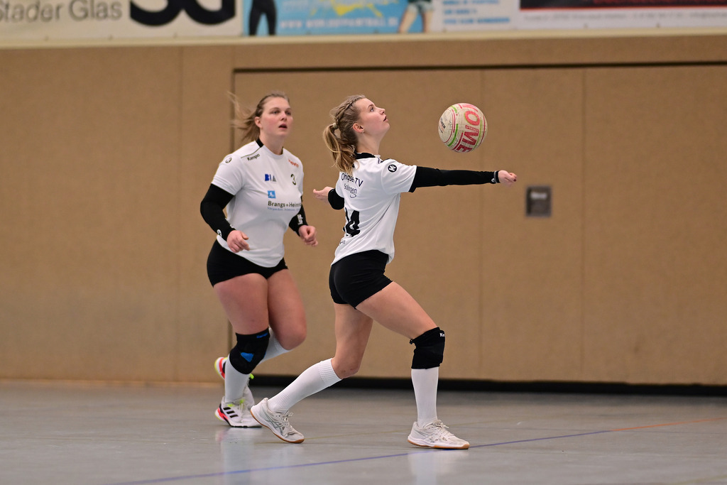 Faustball I Frauen I Saison 2025-2026 I Bundesliga Nord I 7c. Spieltag I MTV Wangersen - Ohligser TV | Der Sportfotograf. - Realisiert mit Pictrs.com