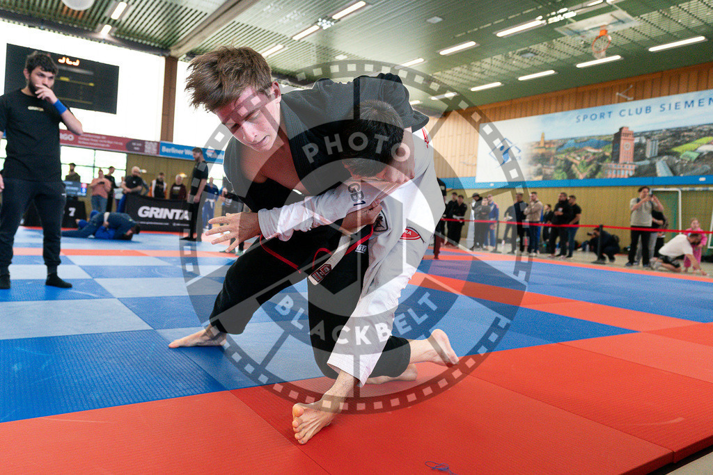 20250510PBB0262 | Athletes compete during the JJLG Berlin Open Jiu-Jitsu Championship on May 10, 2025 in Berlin, Germany. © Chiara Dazi / photoblackbelt