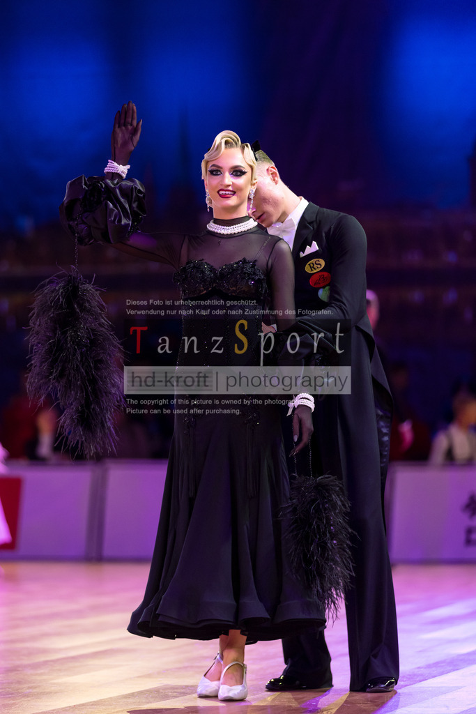 20241215_WDSF_Int_Open_Std-Riga-9235 | Tanzsportbilder, Standardtanz, Lateintanz, WDSF, DTV, LTVB, dancecomp, goc, hessen tanzt, blaues band der spree, walzer, tango, wiener walzer, slowfox, quickstepp, samba, rumba, cha-cha-cha, paso doble. jive, hd-kroft photography, turniertanzsport