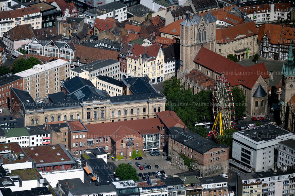 4035225 | BRAUNSCHWEIG 31.07.2020 Gebäudekomplex der Polizei und das "Landgericht Braunschweig" in Braunschweig im Bundesland Niedersachsen, Deutschland. // Building complex of the police and the "Landgericht Braunschweig" in Brunswick in the state Lower Saxony, Germany. Foto: Gerhard Launer