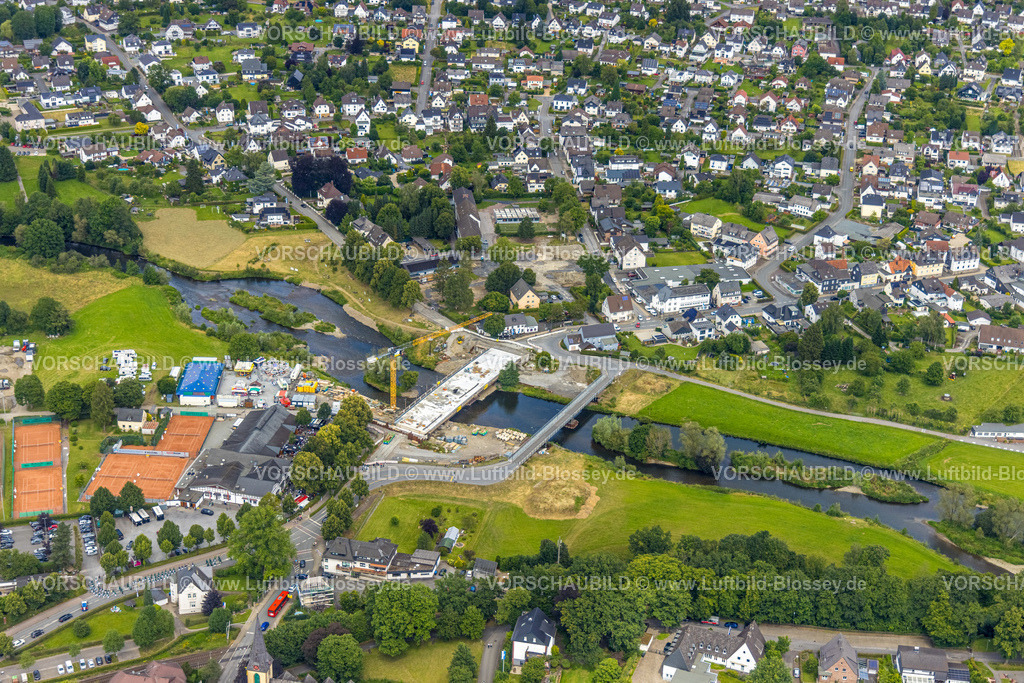 Arnsberg240708153 | Luftbild, Behelfsbrücke und Baustelle mit Neubau der Dinscheder Ruhrbrücke Glösinger Straße (L735) über den Fluss Ruhr und Renaturierung, Glösingen, Arnsberg, Sauerland, Nordrhein-Westfalen, Deutschland