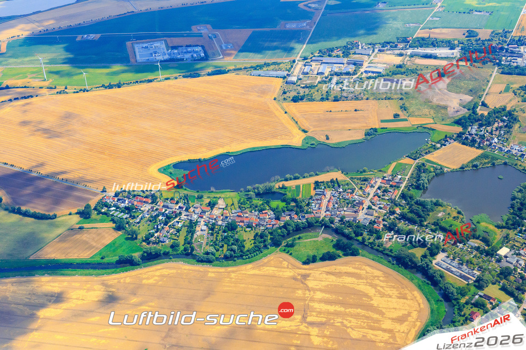 Die Luftaufnahme Loederburg - Stassfurt wurde vom UL-Flugzeug (keine Drohne) aus fotografiert.Hohe Druck- Auflösung-die Geschenkidee!