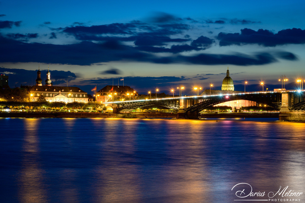 Die Theodor-Heuss-Brücke in Mainz | Die Theodor-Heuss-Brücke zwischen Mainz und Mainz-Kastel