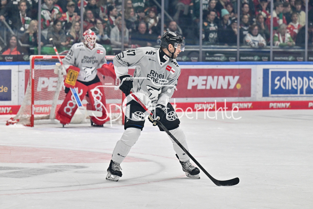 Augsburger Panther - Kölner Haie | am Puck Veli-Matti VITTASMAEKI (Koelner Haie #47) / FReisteller / Einezfoto