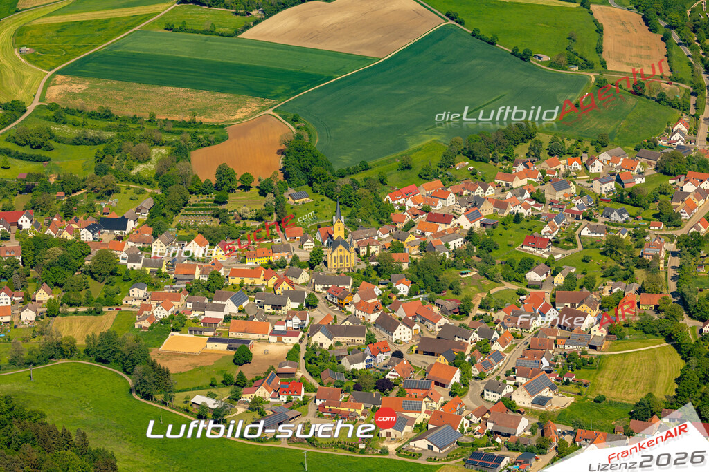 Das Luftbild zeigt : Hechlingen am See Heidenheim - Die Luftaufnahme wurde 2024 vom UL-Flugzeug aus erstellt ( keine Drohne ) - Hochauflösende Luftaufnahme - Für grossformatige Ausdrucke geeignet. Die Geschenkidee !Mit Lizenz und Bildrechte bestellbar