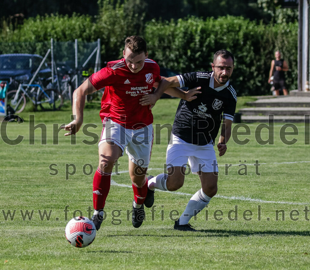 2023-08-20_074_TuS_Oberding_gegen_FC_Finsing_II | Oberding, Deutschland, 20.08.2023:
Fußball, Kreisklasse 2023 / 2024, 3. Spieltag, TuS Oberding gegen FC Finsing II, Endergebnis: 1:1

Thomas Obermaier (FC Finsing, #10), Bernd Lehmer (TuS Oberding, #2)

Foto: Christian Riedel / fotografie-riedel.net