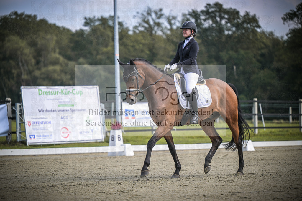 DOS_B683 | Entdecke hochwertige Reitturnierfotos von Foto Oger. Professionell, emotional und authentisch – jetzt Lieblingsmomente im Shop bestellen.Deutschlandweite Turnierfotografie. - Realisiert mit Pictrs.com