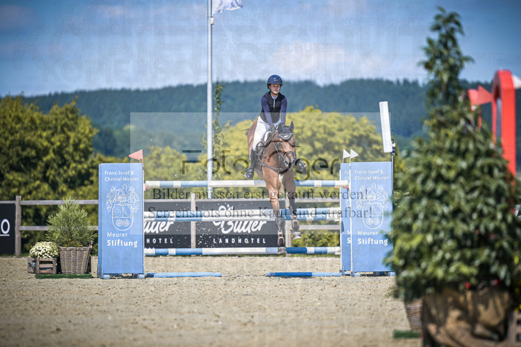 DOS_3694 | Entdecke hochwertige Reitturnierfotos von Foto Oger. Professionell, emotional und authentisch – jetzt Lieblingsmomente im Shop bestellen.Deutschlandweite Turnierfotografie. - Realisiert mit Pictrs.com