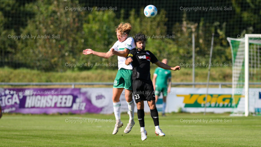PSV Neumünster vs FC Kilia Kiel | Mats Melahn (PSV #6) / Acer Rezan (Kilia #23) - Fußball-Oberliga Männer 2024/2025 / PSV Neumünster vs FC Kilia Kiel / PSV A-Platz / Neumünster / 21.09.24 - Realisiert mit Pictrs.com