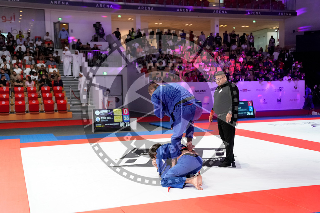 20231109PBB4211 | Fighters compete during the AJP World Professional Championship in the Mubadala Arena in Abu Dhabi, Arab United Emirates, on November 9, 2023.