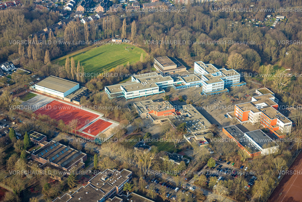 Duisburg260100507 | Luftbild, Schulzentrum Duisburg-Süd, Sekundarschule Am Biegerpark und Reinhard-und-Max-Mannesmann-Gymnasium, Sportplätze TuSpo Huckingen 1898 e.V., Huckingen, Duisburg, Ruhrgebiet, Nordrhein-Westfalen, Deutschland