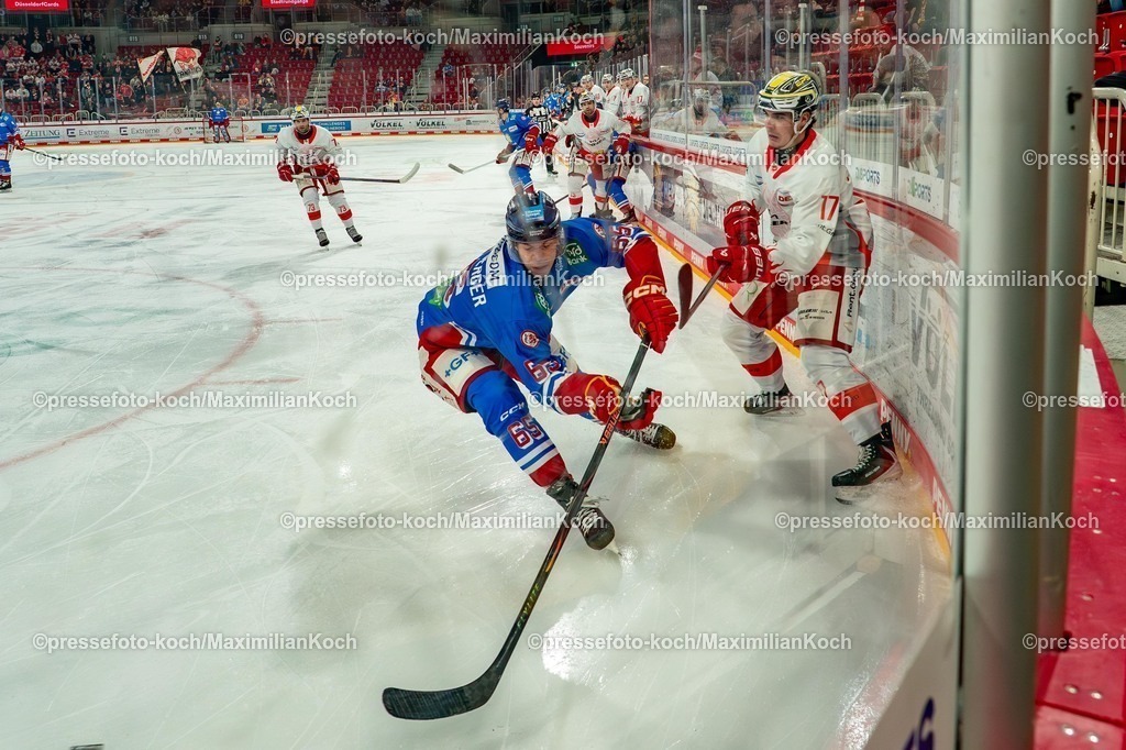 xkkux17022601009 | 17.02.2026, xkkux, Eishockey, DEL2, Düsseldorfer EG - EC Bad Nauheim, PSD Bank Dome Düsseldorf: Marco Münzenberger (DEL #65)  im Zweikampf Raphael Jakovlev (Bad Nauheim #17)