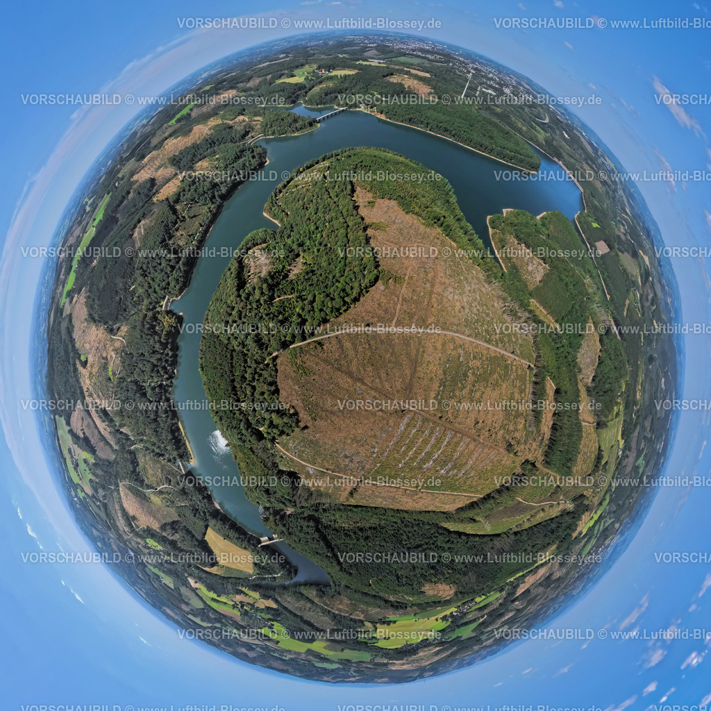 Luedenscheid250813534Versetalsperre | Luftbild, Versetalsperre, Waldgebiet mit Waldschäden, Erdkugel, Fisheye Aufnahme, Fischaugen Aufnahme, 360 Grad Aufnahme, tiny world, little planet, fisheye Bild, Piepersloh, Lüdenscheid, Sauerland, Nordrhein-Westfalen, Deutschland