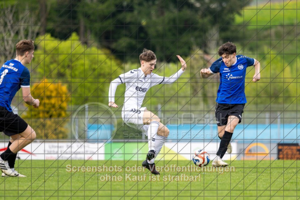 20250426_170639_0456 | #, SGM 1.FC Donzdorf/Reichenbach (weiß) vs. SGM FV 08 Unterkochen (blau), Fussball, A-Junioren Regionenstaffel Mitte 3 - WfV, Saison 2024/2025, Rasenplatz, Lautertal Stadion, Süßener Straße 16, 73072 Donzdorf, 26.04.2025 - 16:00 Uhr,Foto: PhotoPeet-Sportfotografie/Peter Harich