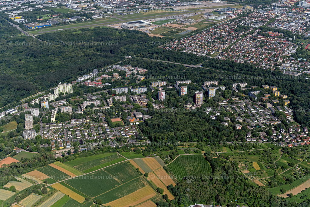 4033715 | LANDWASSER 30.06.2020 Wohngebiet einer industriell gefertigten Plattenbau- Siedlung  in Landwasser im Bundesland Baden-Württemberg, Deutschland // Residential area of industrially manufactured settlement  in Landwasser in the state Baden-Wuerttemberg, Germany Foto: Gerhard Launer