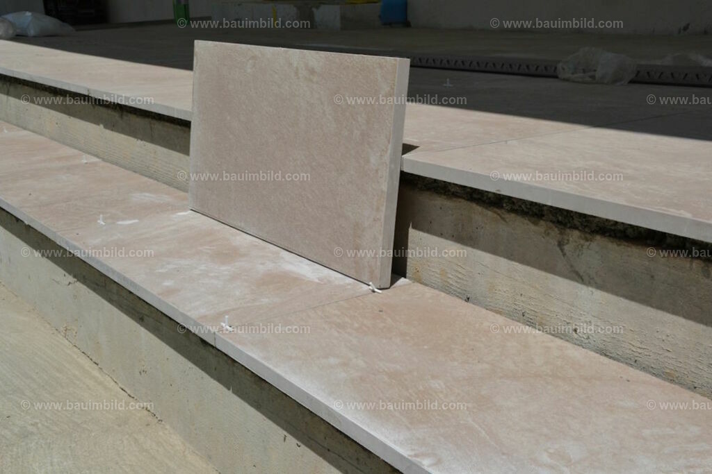 bib-lg21-fliesenlegerarbeiten-0111 | Nach LV-Leistungsgruppen sortierte Detailfotos über den Bau eines Hauses. Alle Hausbau-Bilder direkt vom Urheber und Autor der Website Haus-Selber-Bauen.com