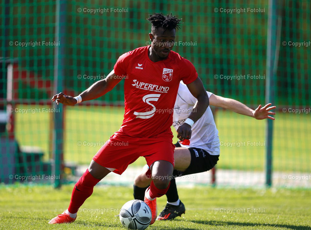 A_LUI_290423_01 | SPORT,FUSSBALL,LL:OST ASKOE OEDT 1B-SU VORTUNA BAD LEONFELDEN 29.04.2023 IM BILD: EMMANUEL CHINONSO EZIEKWE (OEDT 1B) UND (LEONFELDEN)FOTO:FOTOLUI