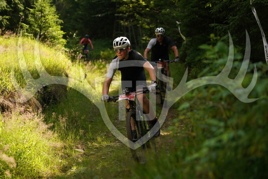 A9_06034 | Fotogalerie der Treibjagd im Dunkelwald - Dein MTB Etappenrennen im Erzgebirge - Realisiert mit Pictrs.com