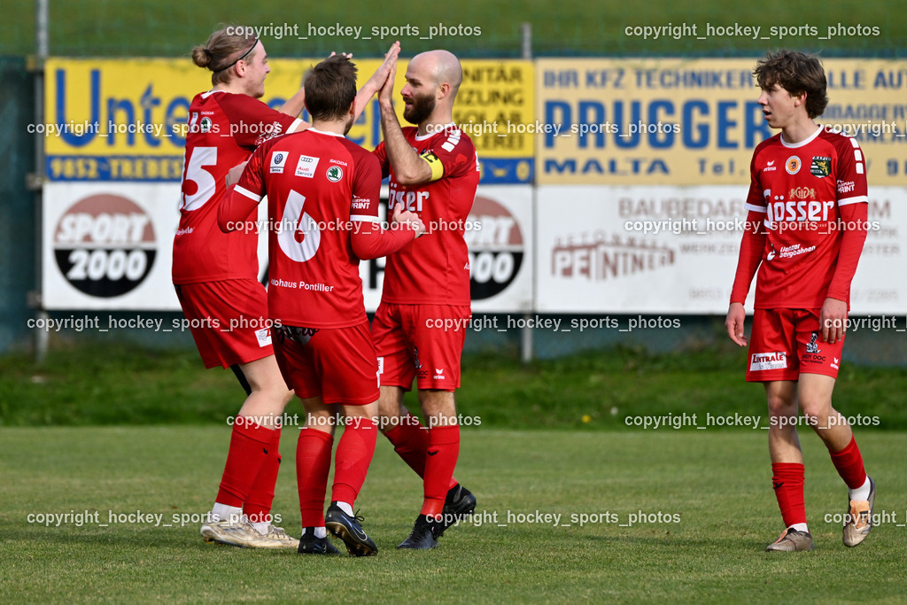 FC ASKÖ Gmünd vs. SV Rapid Lienz | Jubel Rapid Lienz Mannschaft, #10 Dominik Müller Rapid Lienz, #6 Florian Unterweger Rapid Lienz, #25 Andre Tabernig Rapid Lienz, #3 Valentin Dorer Rapid Lienz, FC ASKÖ Gmünd vs. SV Rapid Lienz, FC ASKÖ Gmünd vs. SV Rapid Lienz am 09.11.2025 in Ferlach (Ballspielhalle Ferlach), Austria, (Photo by Bernd Stefan)