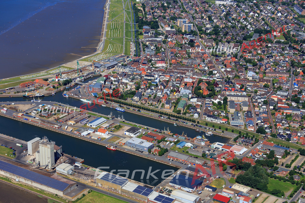 aktuelles Luftbild von  Buesum - Luftaufnahme wurde 2018 von https://frankenair.de mittels Flugzeug (keine Drohne) erstellt.