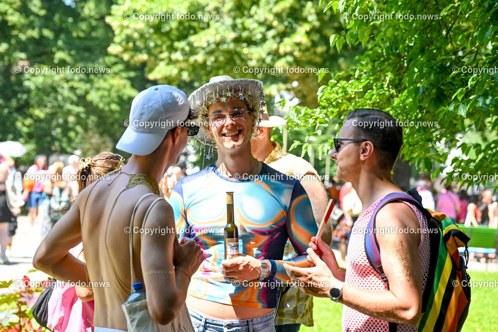 Linzpride 2025_ 21.06.2025-98 | 21.06.2025, Linz, AUT, Linzpride 2025, im Bild Teilnehmer an der Linz Pride 2025