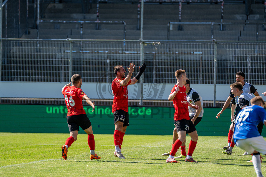 Stuttgarter Kickers vs. SG Sonnenhof Großaspach, Fussball, WFV-Pokal, Finale, 23.05.2026 | Kollektiver Torjubel nach Treffer durch Fabian Eisele (SG Sonnenhof Großaspach, #23) zum 0:2,Stuttgarter Kickers vs. SG Sonnenhof Großaspach, Fussball, WFV-Pokal, Finale, 23.05.2026