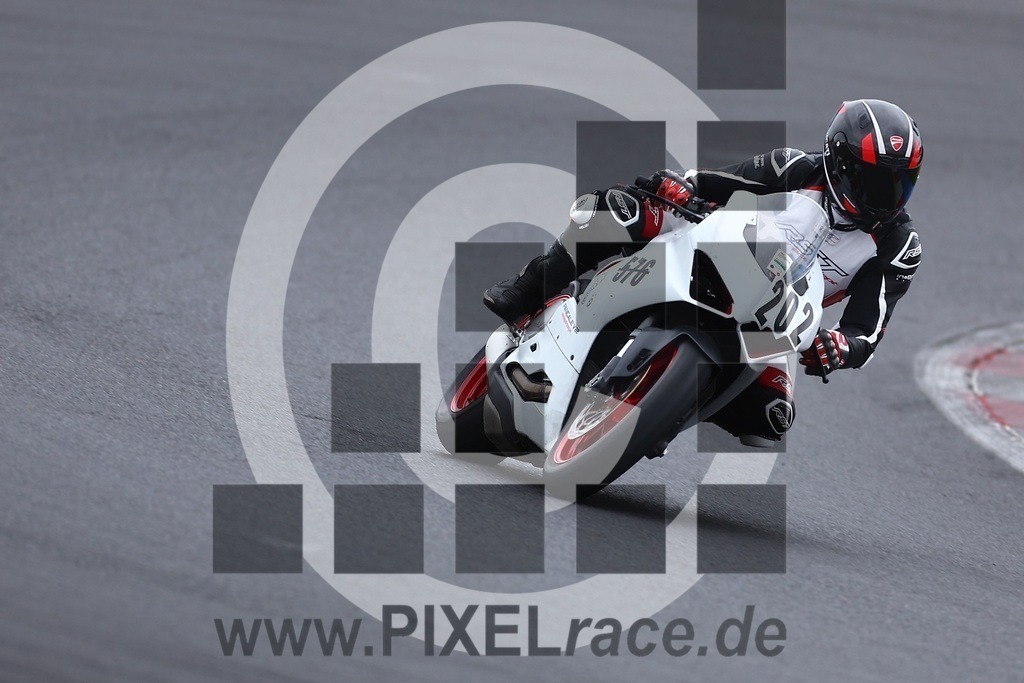 0202-20260401_03388 | Schöne Erinnerungen an spannende Momente - das festzuhalten ist unser Job. PIXELrace.de ist seit 2003 auf den Rennstrecken Europas unterwegs um die Action draußen beim Fahren und die wunderbare Stimmung imm Fahrerlager für euch einzufangen.