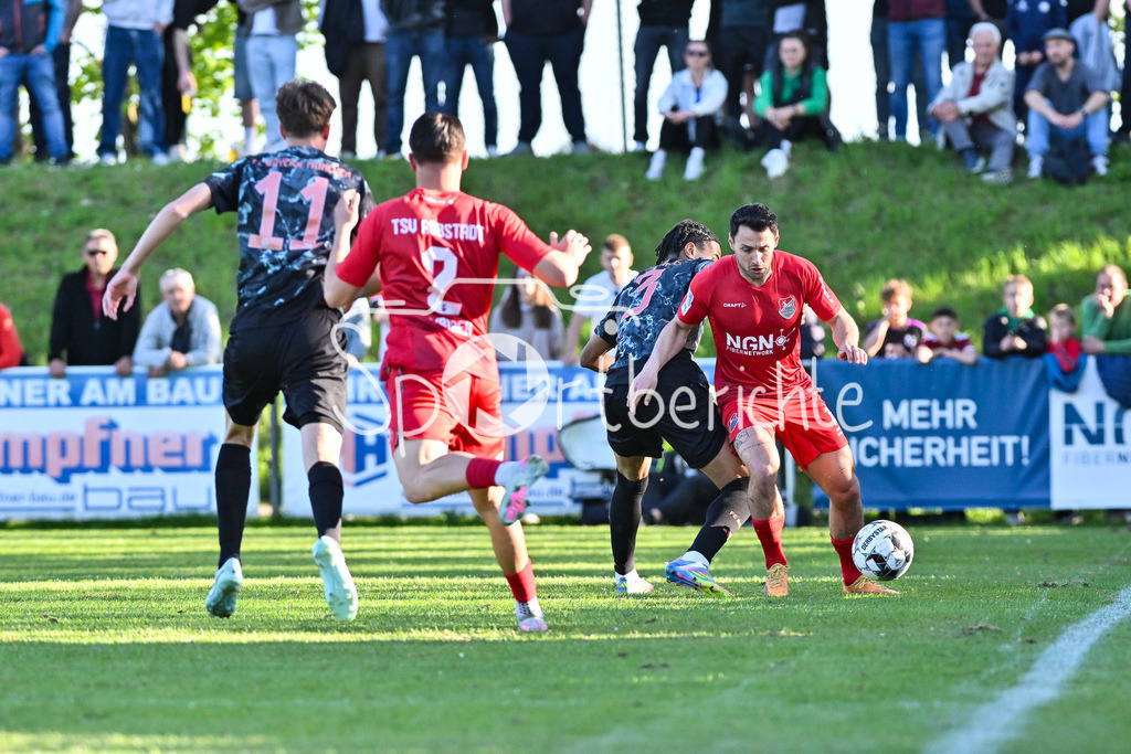 TSV Aubstadt - FC Bayern Amateure | im Duell Julien YANDA (FC Bayern München II #3) und Timo PITTER (TSV Aubstadt 10) / Zweikampf / Regionalliga Bayern: TSV Aubstadt - FC Bayern Muenchen II, NGN-Arena am 23.04.2025