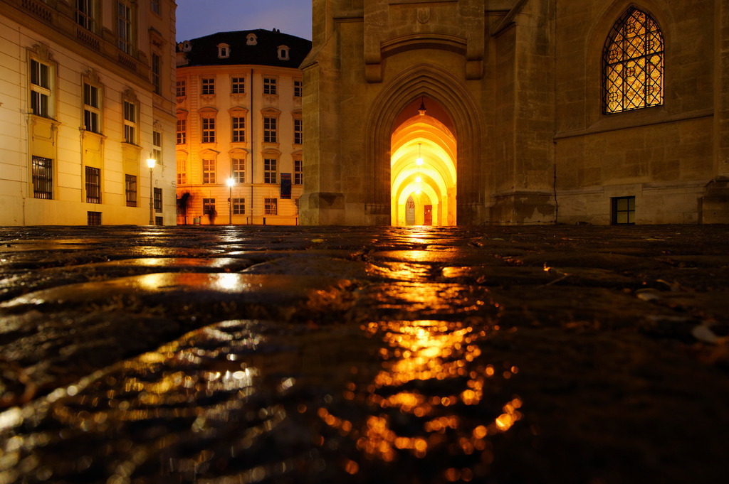 Minoritenplatz | Wien, Austria - December 03, 2011: Minoritenplatz. - Realisiert mit Pictrs.com