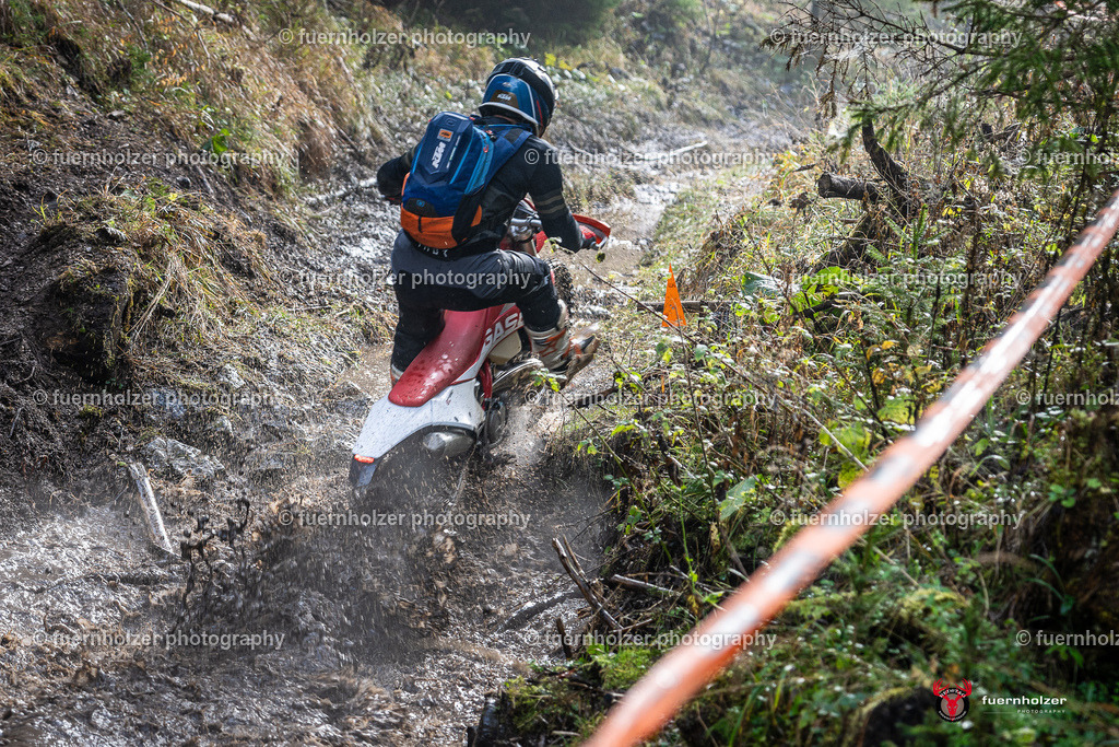 fuernholzer_241026-C1-60 | Fotografische Impressionen von der Red Stag Enduro Extreme by fuernholzer-photography.com. Endurosport in Österreich fotografisch festgehalten von fuernholzer. Auftragsfotografie für Private, Gewerbefotos und Industriefotografie. Eventfotografie, Sportfotografie und Motorsportfotografie. Anbieter von Fotoworkshops, Fototraining, fotografischen Vorträgen und Fotoseminaren.