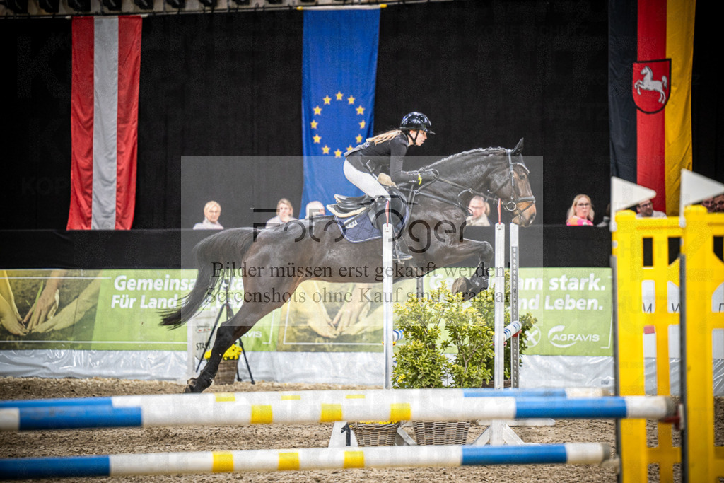 DOS_2138 | Entdecke hochwertige Reitturnierfotos von Foto Oger. Professionell, emotional und authentisch – jetzt Lieblingsmomente im Shop bestellen.Deutschlandweite Turnierfotografie. - Realisiert mit Pictrs.com