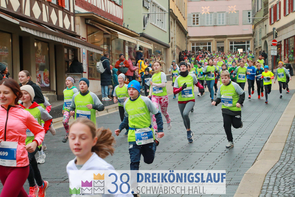 1700m Stadtwerke Jugendlauf | 3 Koenigslauf 2024 1700m Stadtwerke Jugendlauf - Realisiert mit Pictrs.com