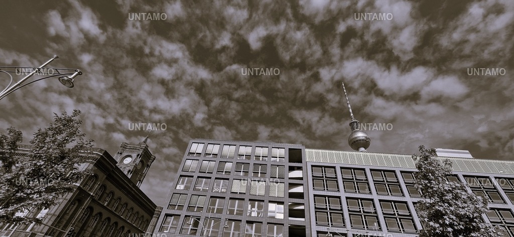 Berlin Perspektive RotesRathaus und Fernsehturm Sw | untamo - Realisiert mit Pictrs.com