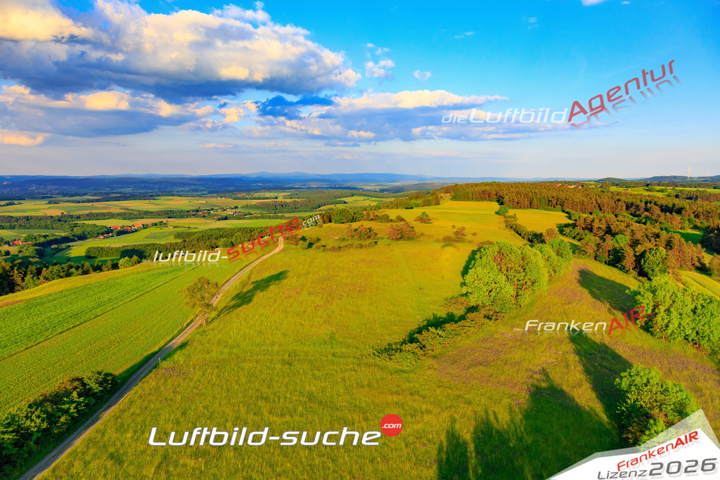 Die Luftaufnahme Goerau - Weismain wurde 2017 mittels Flugzeug (keine Drohne) erstellt. Perfekte Schärfe und Druck- Auflösung- Garantiert!