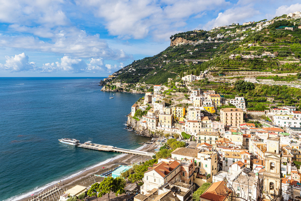 Blick auf Minori an der Amalfiküste in Italien | Blick auf Minori an der Amalfiküste in Italien.