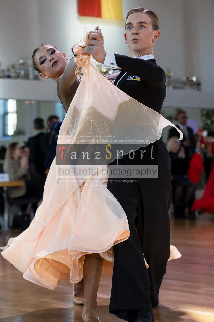 20240615_DM-Jun2-Kombi_11117 | Tanzsportbilder, Standardtanz, Lateintanz, WDSF, DTV, LTVB, dancecomp, goc, hessen tanzt, blaues band der spree, walzer, tango, wiener walzer, slowfox, quickstepp, samba, rumba, cha-cha-cha, paso doble. jive, hd-kroft photography, turniertanzsport