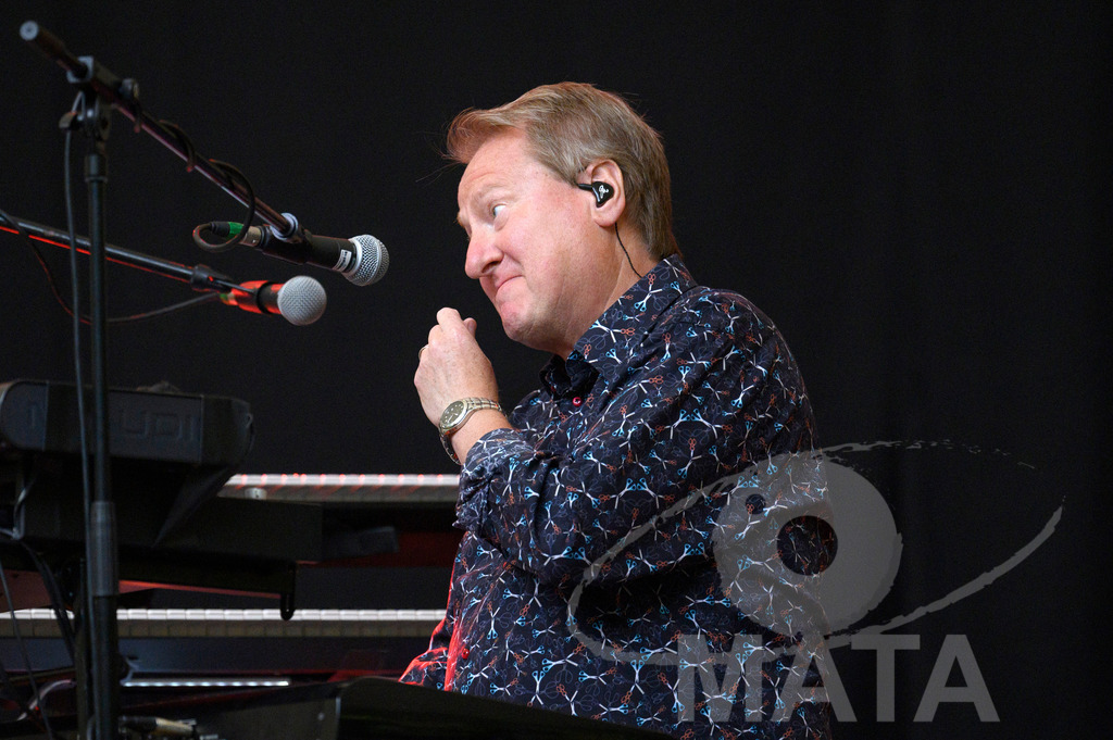 _DWA2783 | Jez Smith  von John Lees' Barclay James Harvest live bei einem Konzert in Serenadenhof Nürnberg, 01.07.2023 - Realisiert mit Pictrs.com