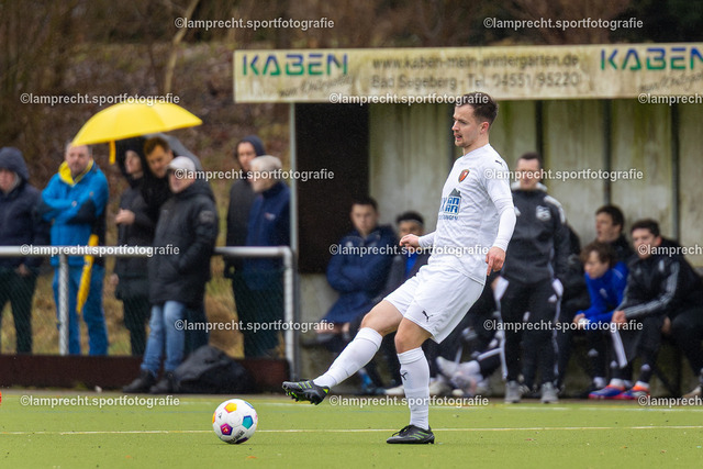 Fußball I Herren I Saison 2025-2026 I Landesfreundschaftsspiel I SC Rönnau - SSG Rot-Schwarz Kiel 058 | Justus Kiewald (4, SSG Rot-Schwarz Kiel) - Realisiert mit Pictrs.com
