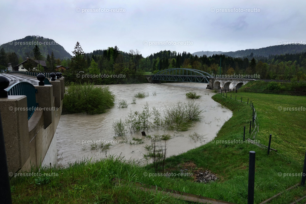 welltvi-Lechbruecke-Pflach-Hochwasser-21052019-DSD01333 | Info aus dem Bezirk Reutte/Ausserfern Tirol sowie eine umfangreiche Bilddatenbank über die gesamte Region: Lechtal, Talkessel Reutte, Tannheimertal, Zwischentoren. Lech, Plansee, Zugspitze, Grenztunnel, B179, Fernpassstraße, Verkehr, Lawinen, Tradition, - Realisiert mit Pictrs.com