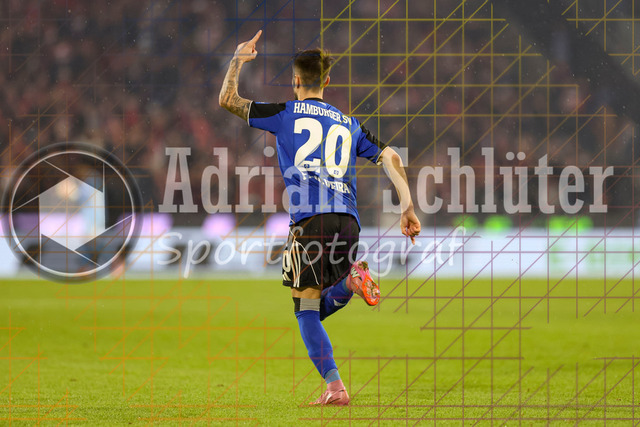 1. FC Köln vs Hamburger SV - 1. Bundesliga  | Köln, Deutschland, 02.11.25:   Fabio Vieira (Hamburger SV) Torjubel, jubelt nach seinem Treffer zum vermeintlichen 2:1 welches vom VAR zurückgenommen wurdewaehrend des Spiels der Bundesliga zwischen  1. FC Köln vs Hamburger SV in der RheinEnergieStadion(Foto von Brauer-Fotoagentur / Adrian Schlueter)