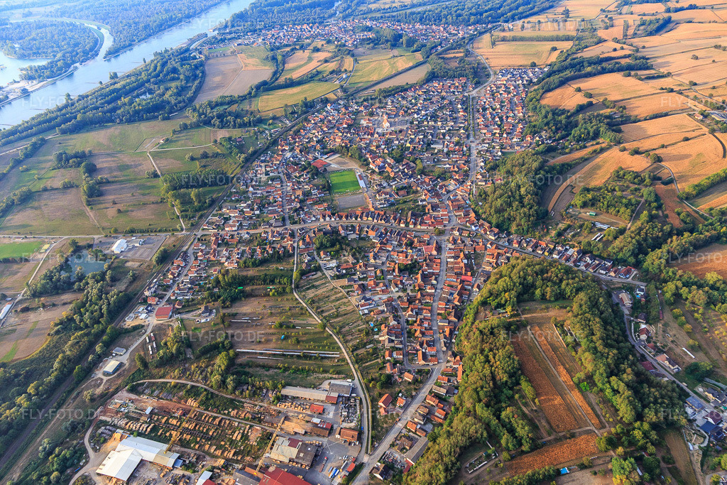 Luftbild: Dorfübersicht von Norden in Mothern im Bundesland Bas-Rhin in Frankreich. – Foto: IMG_008743.jpg vom 20.09.2020 durch Werner Riehm/FLY-FOTO.de – Auflösung des Originals: 5472 x 3648 px