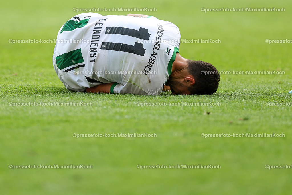 BMG14092402194 | 14.09.2024, 1. Fußball Bundesliga, Borussia Mönchengladbach - VfB Stuttgart, Borussia-Park, Saison 2024 2025: Tim Kleindienst (Bor. Mönchengladbach #11) liegt auf dem SpielfeldDFB regulations prohibit any use of photographs as image sequences and or quasi-video.