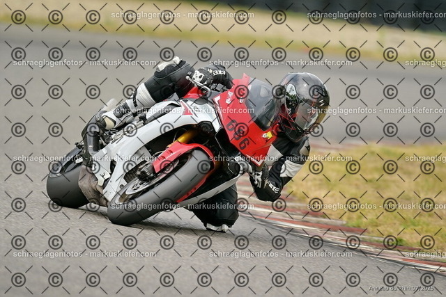 25bt05-1028 | markuskiefer.com - Realisiert mit Pictrs.com