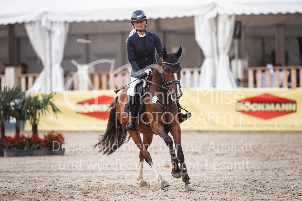 240906_BuCha_PonyA-5j-105 | Deine schönsten Turniermomente als professionelle Fotos! Entdecke hochwertige Pferdesport-Fotografie im Online-Shop. Jetzt Fotos finden & bestellen!