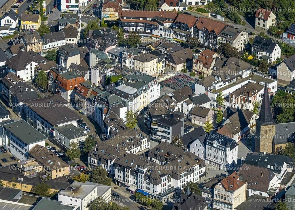 Plettenberg230908205-2 | Luftbild, Stadtzentrum und Wohnviertel mit Christuskirche zwischen Am Untertor und Am Obertor, Plettenberg, Sauerland, Nordrhein-Westfalen, Deutschland